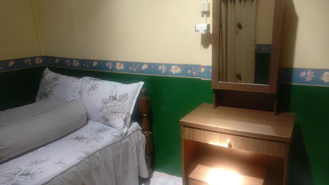 Homestay Arya Mangunan Bantul Exterior photo